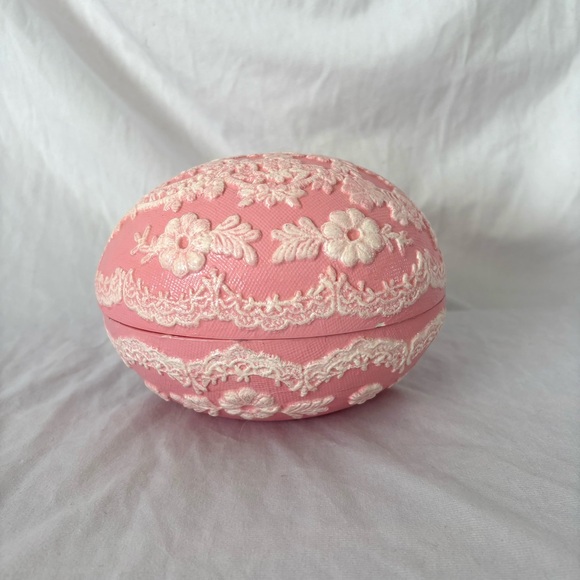 Vintage pastel pink ceramic Easter egg holder trinket box home decor accent - Picture 2 of 3